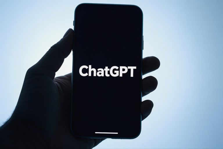 赚麻了！​ChatGPT付费用户激增至2000万​，年化营收增长30%