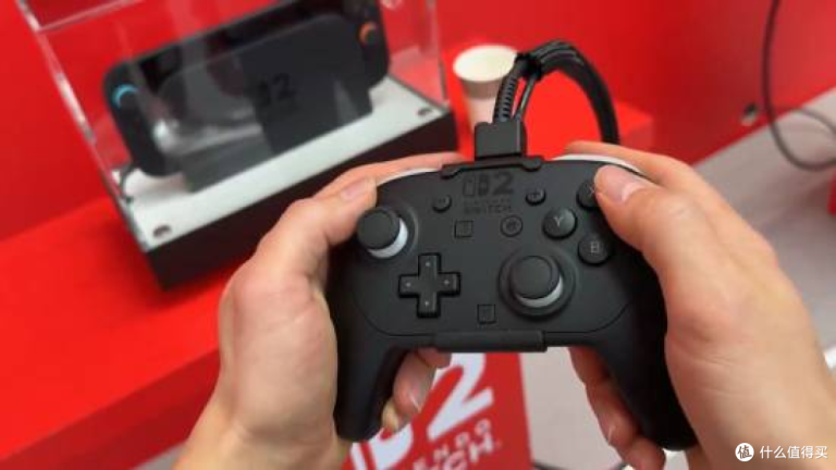 Switch2新款Pro手柄实机曝光！新增背键和C键