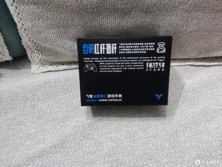 为了玩游戏，购买一个飞智冰原狼3多模版无线游戏手柄